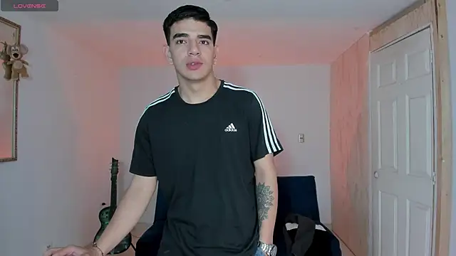 Snapshot of Ares_Johnson chatting on November 6, 2025, 1:12 pm Ares Johnson online show from November 6, 2025, 1:12 pm