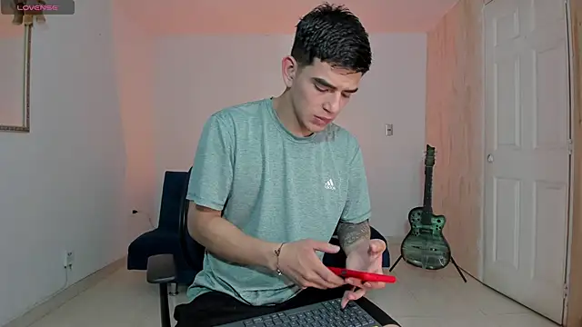 Snapshot of Ares_Johnson chatting on November 7, 2025, 7:58 pm Ares Johnson online show from November 7, 2025, 7:58 pm