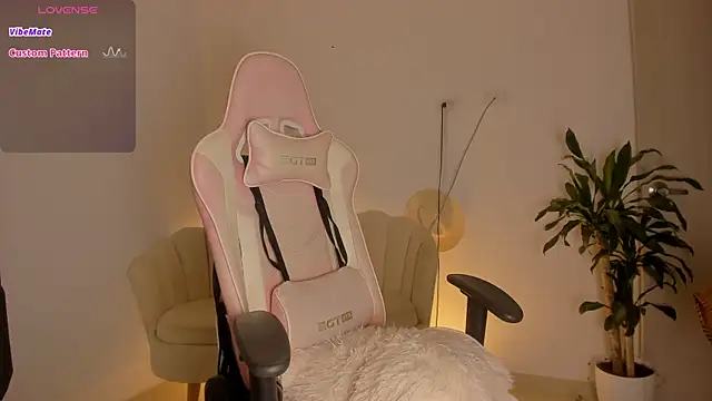 LittleSofia  online show from October 24, 2025, 2:52 am