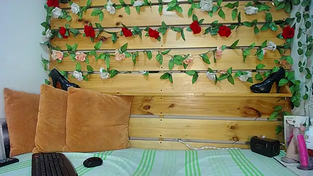 Snapshot of daniela_casallas_ chatting on February 1, 2025, 5:37 pm daniela casallas online show from February 1, 2025, 5:37 pm