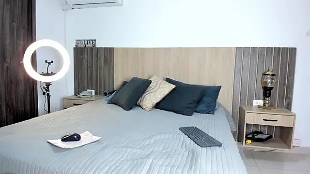 rebeca cortez  online show from February 17, 2026, 7:53 pm