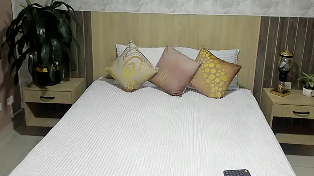 rebeca cortez  online show from June 16, 2026, 9:28 pm