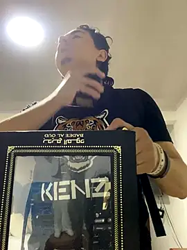 DanielGomez9 online show from September 29, 2025, 2:22 pm