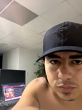 DanielGomez9 online show from December 16, 2025, 6:51 am