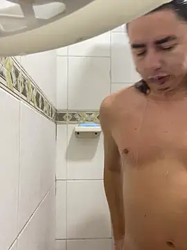 DanielGomez9 online show from January 15, 2026, 1:59 pm