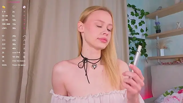 TaraSims online show from November 10, 2025, 11:48 pm