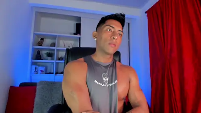 Snapshot of Couple_muscle1 chatting on December 2, 2024, 1:24 pm Couple muscle1 online show from December 2, 2024, 1:24 pm