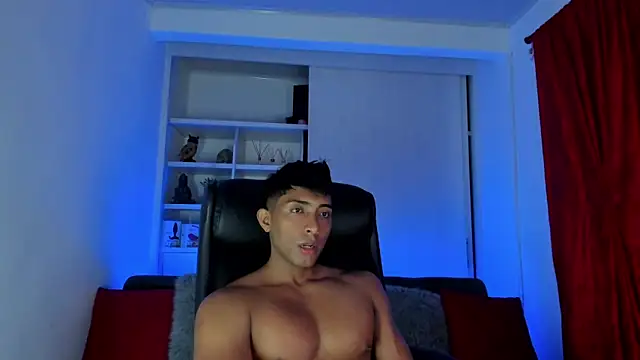 Snapshot of Couple_muscle1 chatting on December 3, 2024, 4:50 pm Couple muscle1 online show from December 3, 2024, 4:50 pm