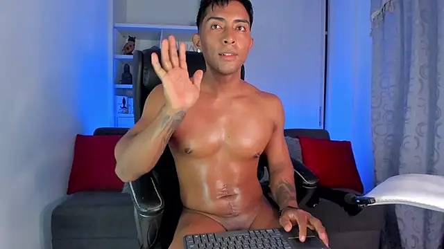 Snapshot of Couple_muscle1 chatting on December 5, 2024, 1:17 pm Couple muscle1 online show from December 5, 2024, 1:17 pm