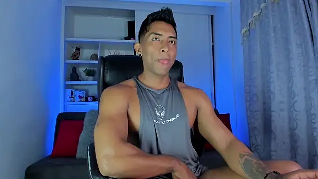 Snapshot of Couple_muscle1 chatting on December 12, 2024, 2:44 pm Couple muscle1 online show from December 12, 2024, 2:44 pm