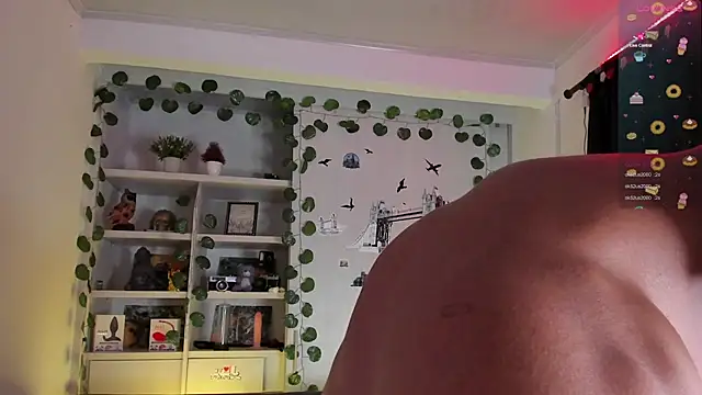 Snapshot of Couple_muscle1 chatting on December 23, 2024, 3:33 pm Couple muscle1 online show from December 23, 2024, 3:33 pm
