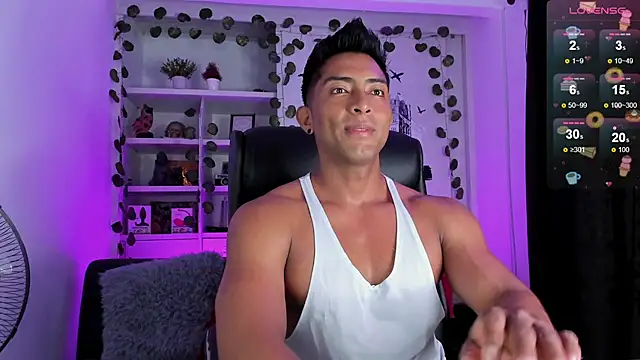 Snapshot of Couple_muscle1 chatting on December 26, 2024, 10:20 pm Couple muscle1 online show from December 26, 2024, 10:20 pm