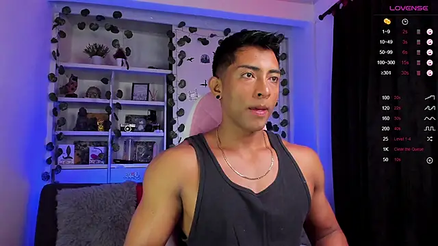 Snapshot of Couple_muscle1 chatting on January 12, 2025, 3:36 pm Couple muscle1 online show from January 12, 2025, 3:36 pm