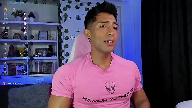Snapshot of Couple_muscle1 chatting on January 19, 2025, 10:49 pm Couple muscle1 online show from January 19, 2025, 10:49 pm