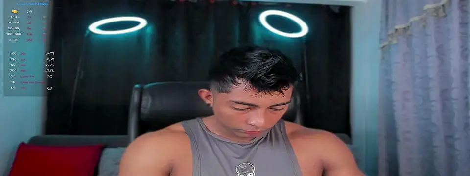 Snapshot of Couple_muscle1 chatting on February 10, 2025, 2:59 pm Couple muscle1 online show from February 10, 2025, 2:59 pm