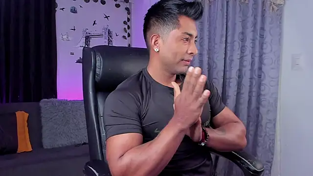Snapshot of Couple_muscle1 chatting on March 17, 2025, 2:01 pm Couple muscle1 online show from March 17, 2025, 2:01 pm