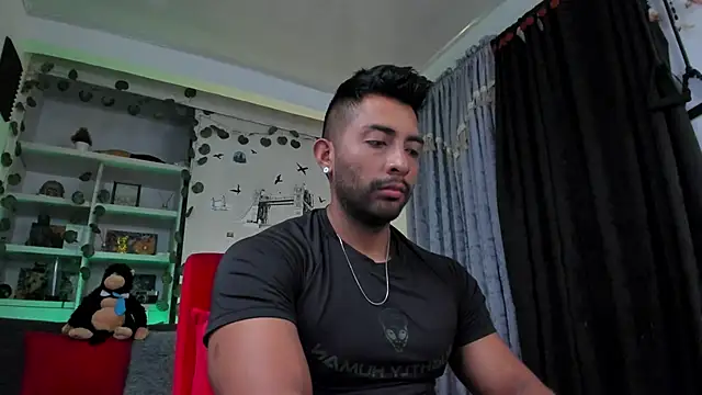 Snapshot of Couple_muscle1 chatting on September 12, 2025, 8:31 pm Couple muscle1 online show from September 12, 2025, 8:31 pm