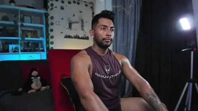 Snapshot of Couple_muscle1 chatting on October 20, 2025, 8:53 pm Couple muscle1 online show from October 20, 2025, 8:53 pm