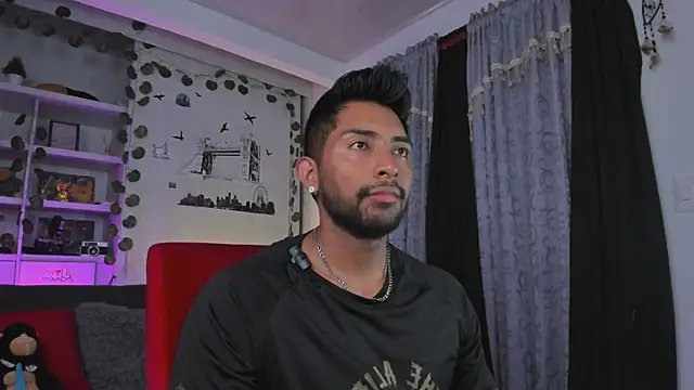 Snapshot of Couple_muscle1 chatting on November 18, 2025, 10:03 pm Couple muscle1 online show from November 18, 2025, 10:03 pm