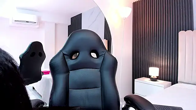 Snapshot of Madiee_Rhea chatting on February 3, 2026, 7:41 pm Madiee Rhea online show from February 3, 2026, 7:41 pm