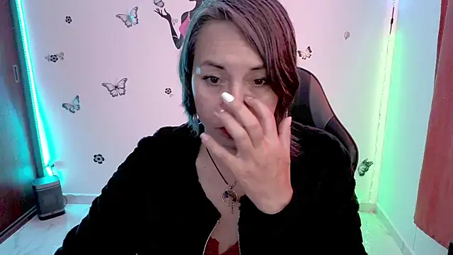 Lady breaks hearts online show from July 15, 2026, 1:38 pm