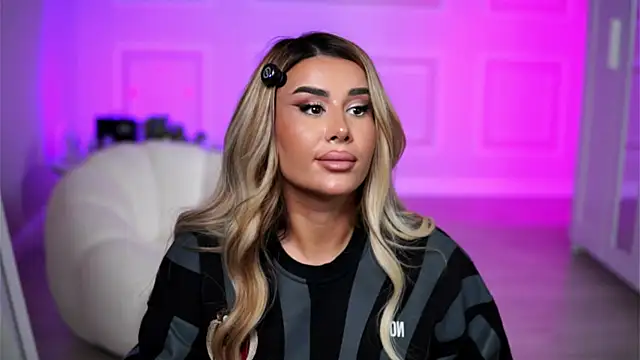 Snapshot of EvaZane chatting on October 26, 2025, 8:15 pm EvaZane online show from October 26, 2025, 8:15 pm