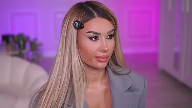 Snapshot of EvaZane chatting on October 30, 2025, 8:20 pm EvaZane online show from October 30, 2025, 8:20 pm