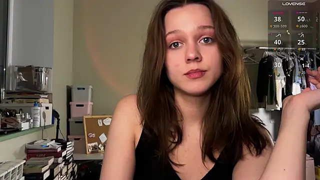 Addelin Moon online show from November 6, 2025, 5:36 pm