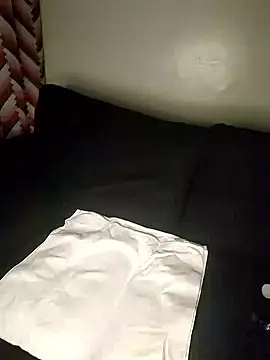 Snapshot of KikiLovesD chatting on January 11, 2026, 8:52 am KikiLovesD online show from January 11, 2026, 8:52 am