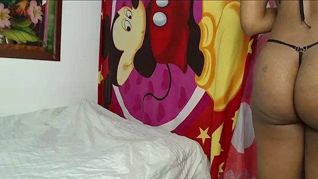 Snapshot of lizandandrew_hot chatting on February 18, 2025, 12:59 am lizandandrew hot online show from February 18, 2025, 12:59 am