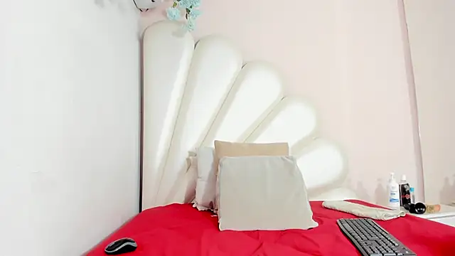 Lorena Hawkins online show from January 30, 2025, 1:21 pm