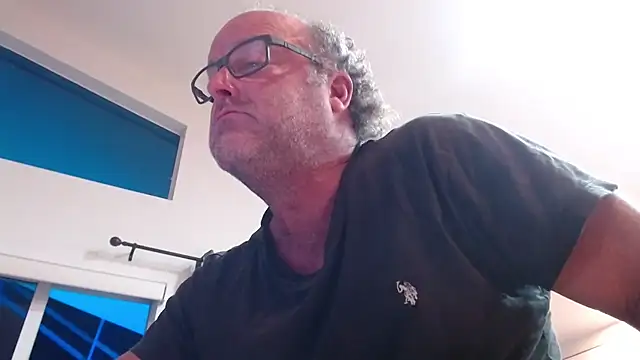 Snapshot of Walkingboots chatting on October 2, 2025, 8:32 am Walkingboots online show from October 2, 2025, 8:32 am