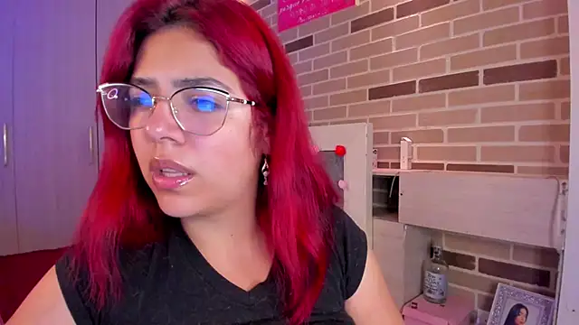 Snapshot of Rousse_Collinss chatting on December 18, 2024, 3:26 am Rousse Collinss online show from December 18, 2024, 3:26 am