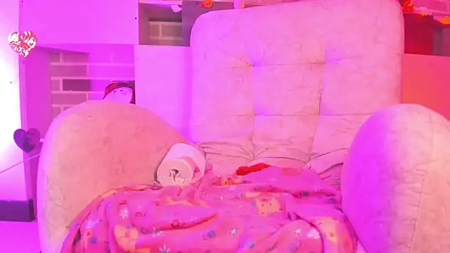 Snapshot of Rousse_Collinss chatting on February 14, 2025, 5:41 am Rousse Collinss online show from February 14, 2025, 5:41 am