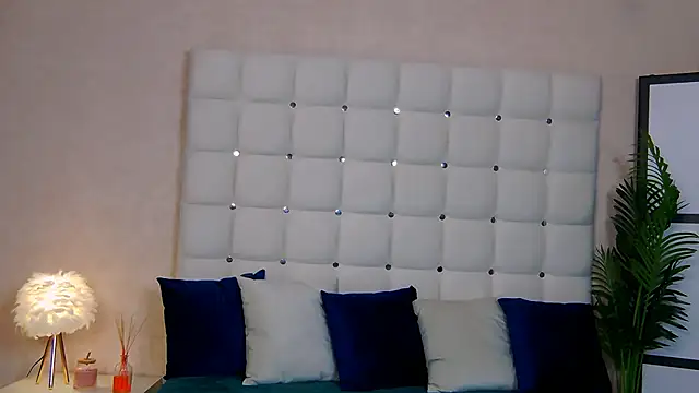 NicoleRosss online show from March 14, 2025, 10:18 am