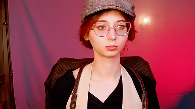 Snapshot of Orianna_Fox chatting on September 19, 2025, 1:56 pm Orianna Fox online show from September 19, 2025, 1:56 pm