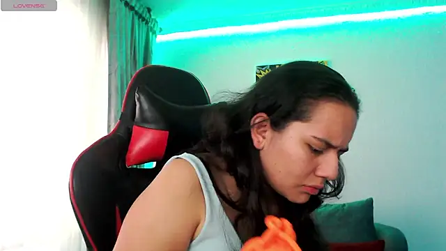 Lexyevans online show from March 20, 2025, 4:09 pm