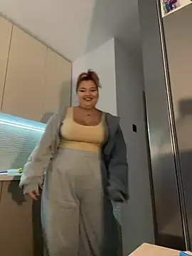 AllysonK online show from December 20, 2024, 12:05 pm