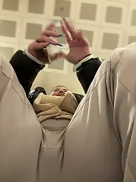 AllysonK online show from December 26, 2024, 12:27 pm