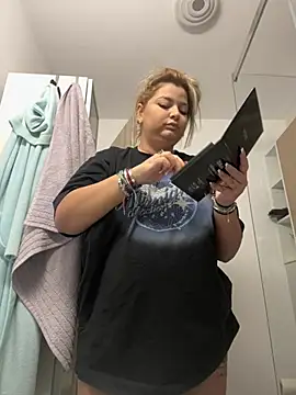 AllysonK online show from February 22, 2025, 10:51 am