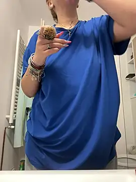 Snapshot of AllysonK chatting on February 18, 2026, 1:29 pm AllysonK online show from February 18, 2026, 1:29 pm