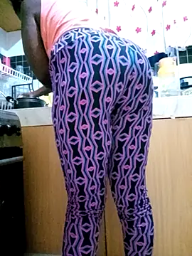 Snapshot of zainabsmile chatting on November 1, 2025, 6:43 pm zainabsmile online show from November 1, 2025, 6:43 pm