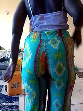 Snapshot of zainabsmile chatting on November 5, 2025, 12:05 pm zainabsmile online show from November 5, 2025, 12:05 pm