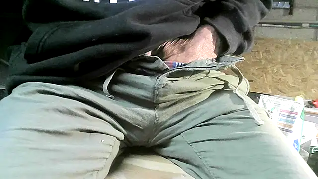 ewuich1 online show from November 20, 2025, 9:03 pm