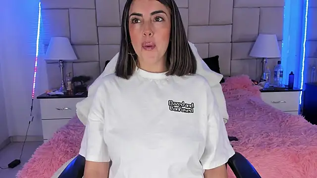 IsisLoveyes  online show from December 10, 2024, 7:00 pm