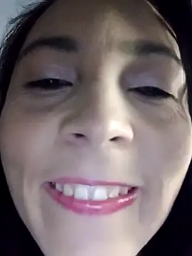 Snapshot of KarameloVzla chatting on November 9, 2025, 2:32 am KarameloVzla online show from November 9, 2025, 2:32 am