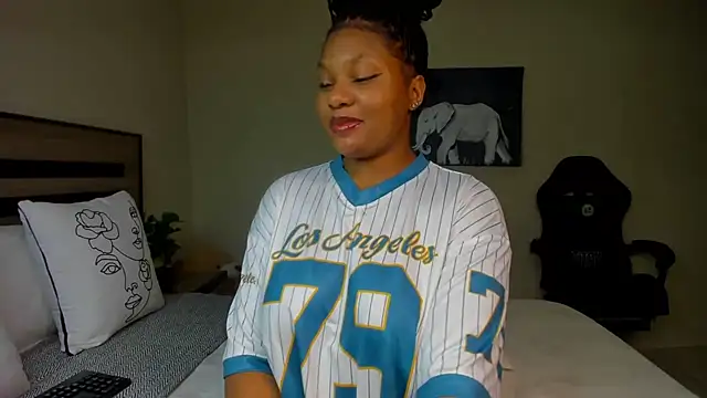 Renee-18 online show from November 24, 2025, 10:20 pm