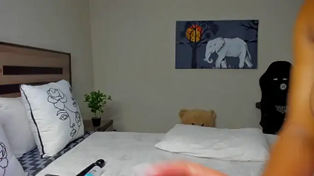 Renee-18 online show from February 1, 2026, 4:33 am