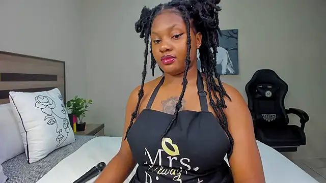 Renee-18 online show from April 3, 2026, 8:07 pm