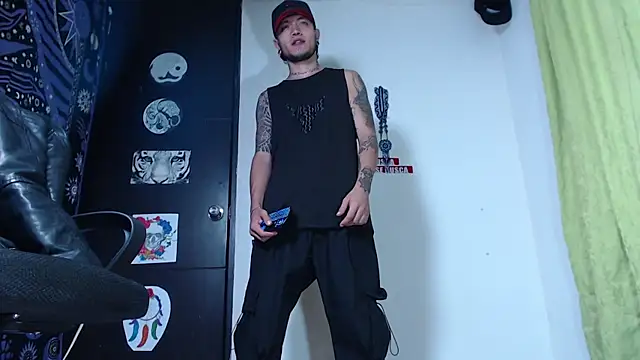 Dicaprioo  online show from December 3, 2024, 7:44 pm